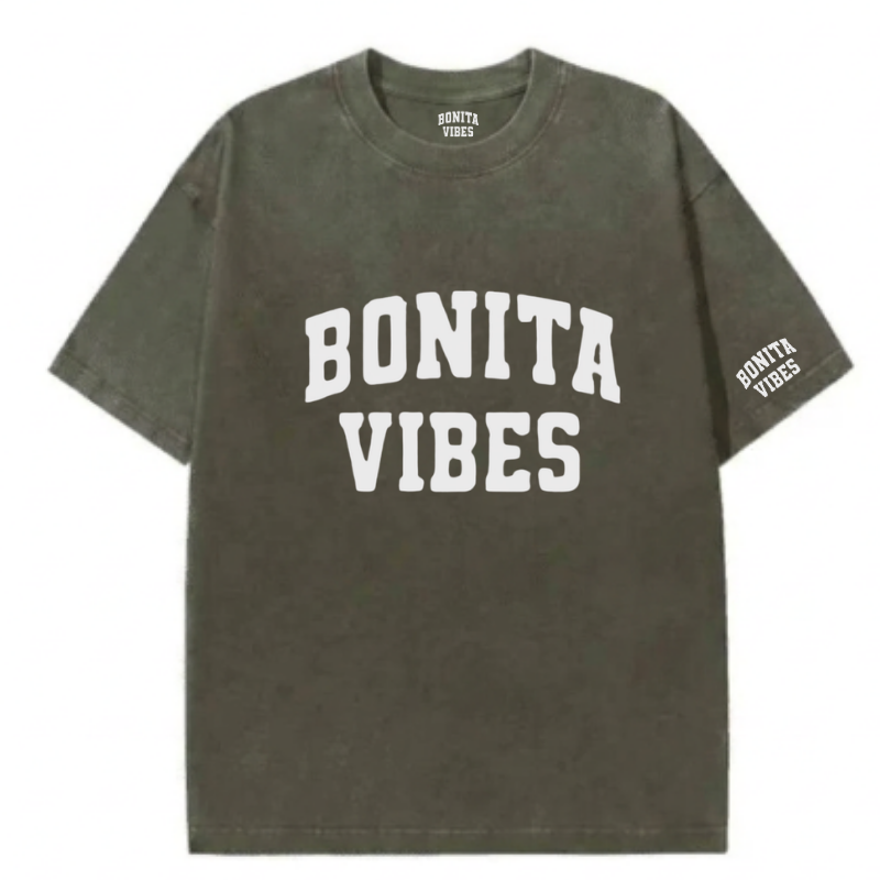 BONITA VIBES UNIVERSITY WHITE SCRIPTED TEE