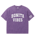 BONITA VIBES UNIVERSITY WHITE SCRIPTED TEE