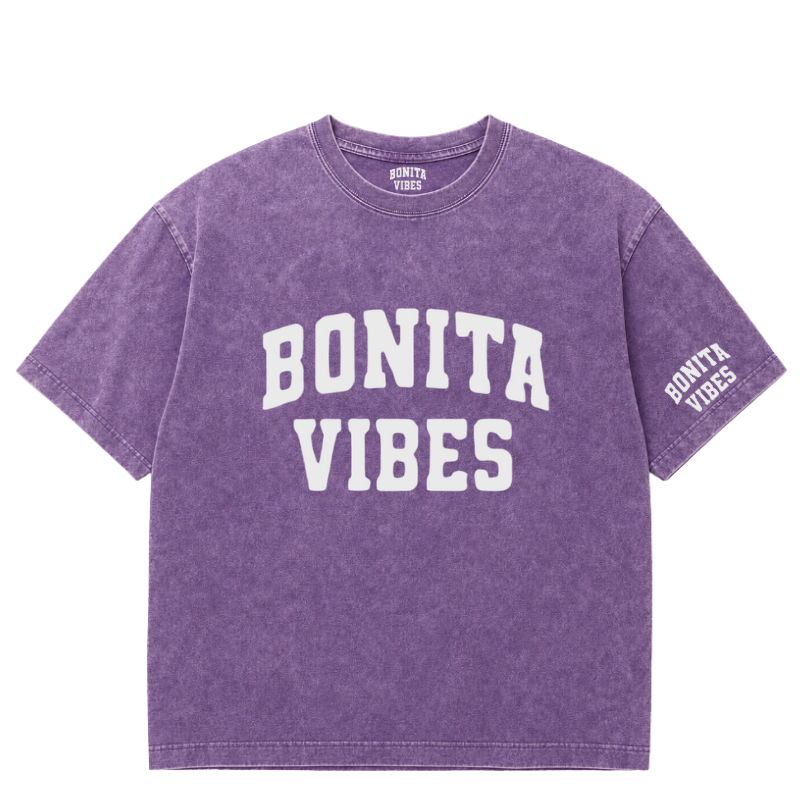 BONITA VIBES UNIVERSITY WHITE SCRIPTED TEE